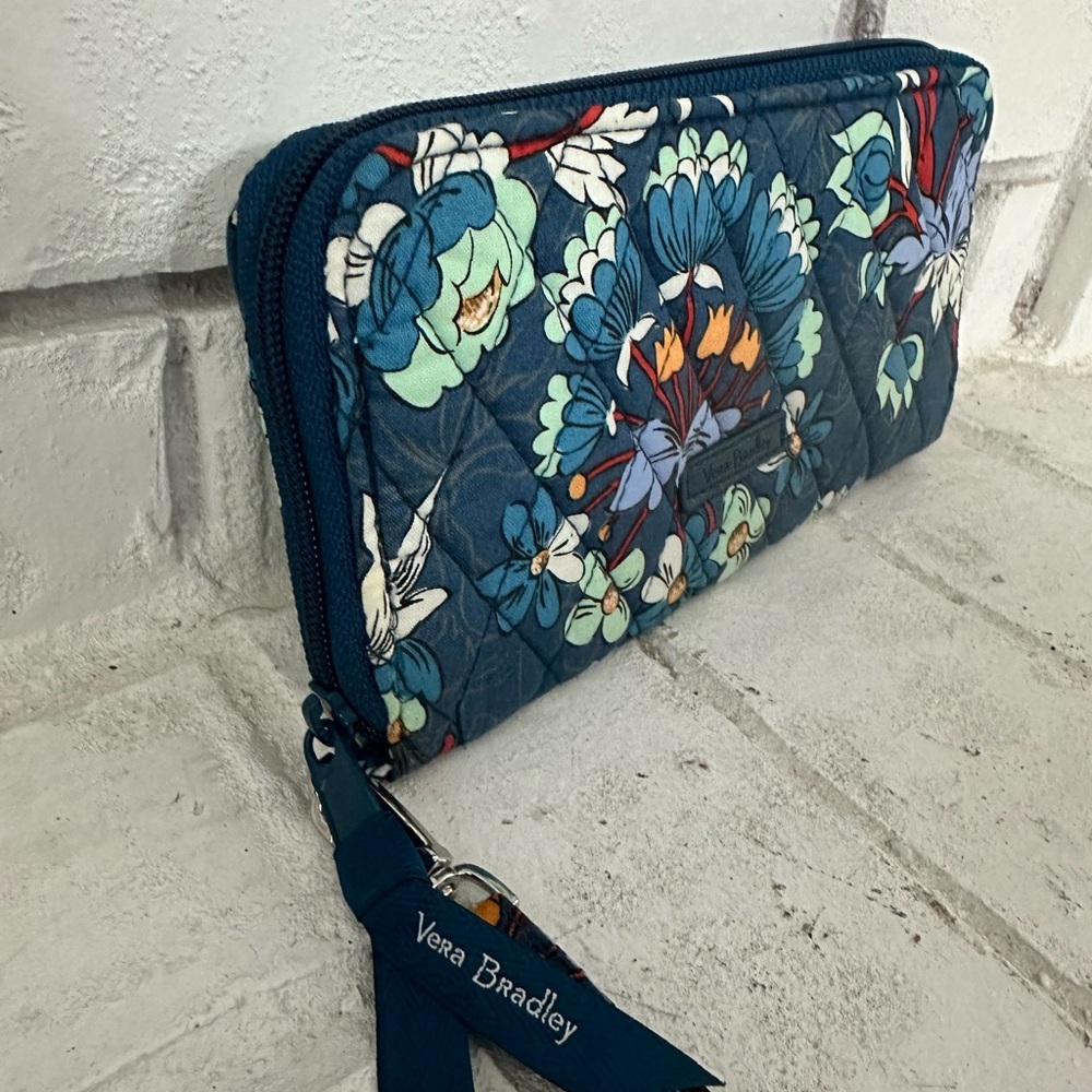 Very Bradley NWT RFID Accordion Wallet Wristlet